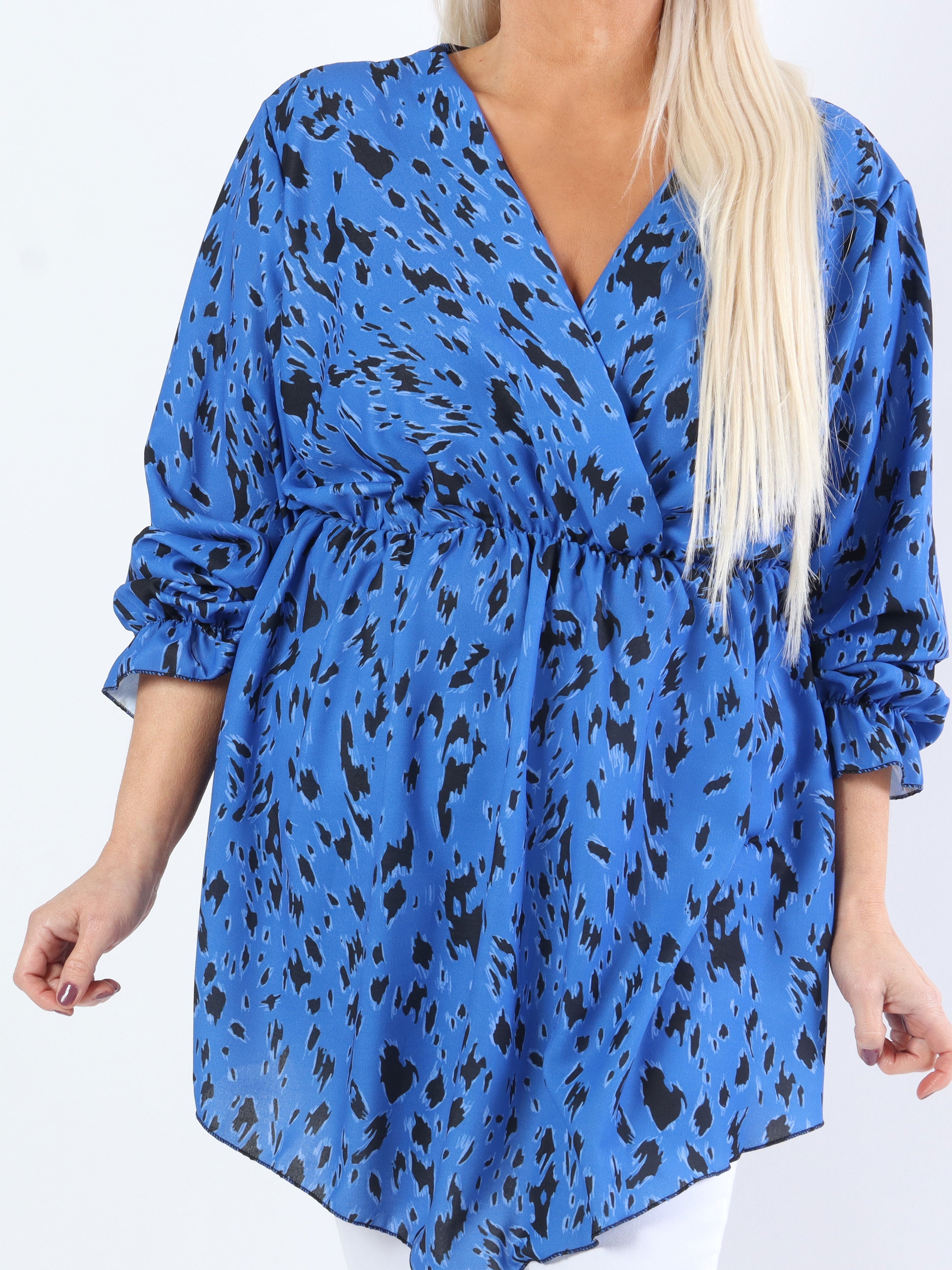 Yda - Mönstrad plus size blus med gummiband i midjan